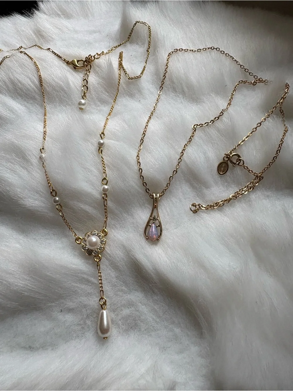 Vintage costume, jewelry, including an Avon Brand Synthetic Opal pendant - Picture 1 of 1
